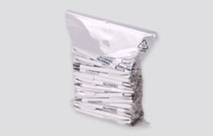 Debasafe_Detail_1 Debabag Flahbeutel gefüllt mit Kugenschreibern