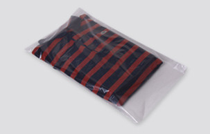 Debasafe_Detail_2 Debabag Flachbeutel mit Textilien gefüllt