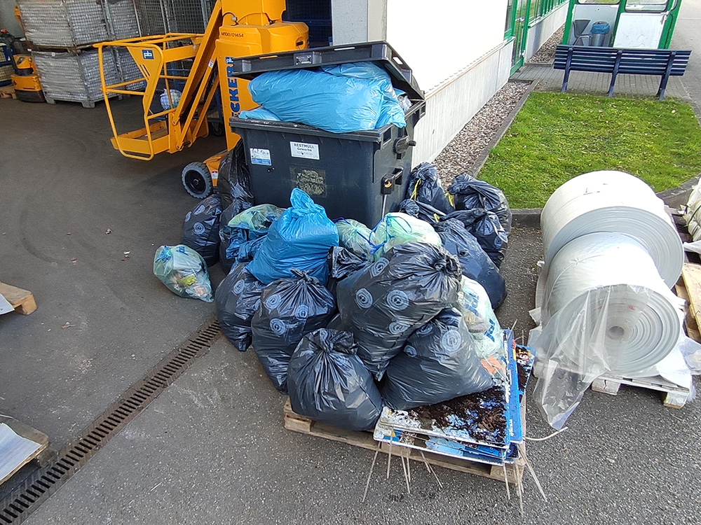 Clean up Clean up Day DEBATIN