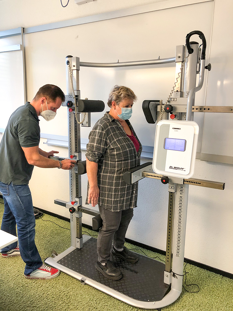 Sabine Bock beim Back Check mit Dennis1 Sabine Bock beim Back Check mit Dennis