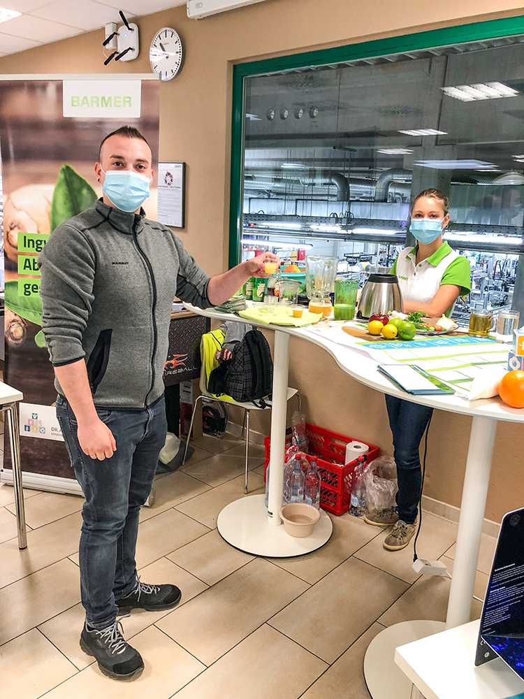 Thorsten Völker beim Ingwer-Shot Stand Thorsten Völker beim Ingwer-Shot Stand