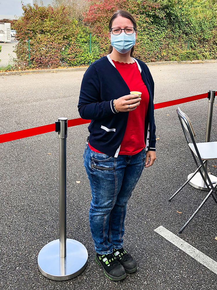 Veronika Stricker am Smoothie Stand Veronika Stricker am Smoothie Stand