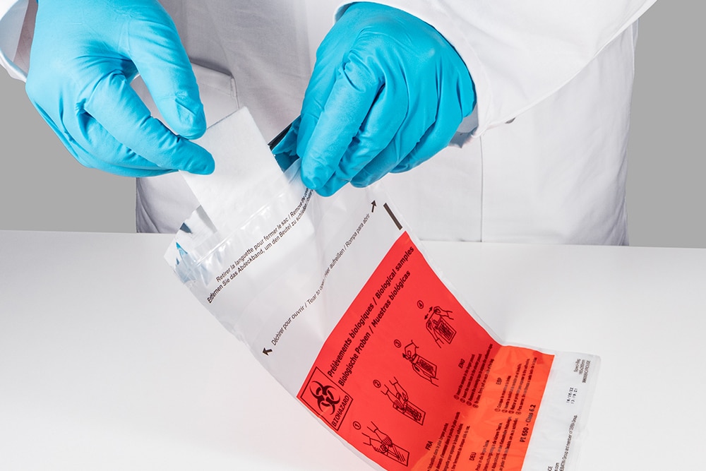 Einlegen-Absorber-in-Sekundaerverpackung-DEBAMED-Speci-Bag-fuer-Probentransport Einlegen Absorber in Sekundärverpackung DEBAMED Speci-Bag für Probentransport