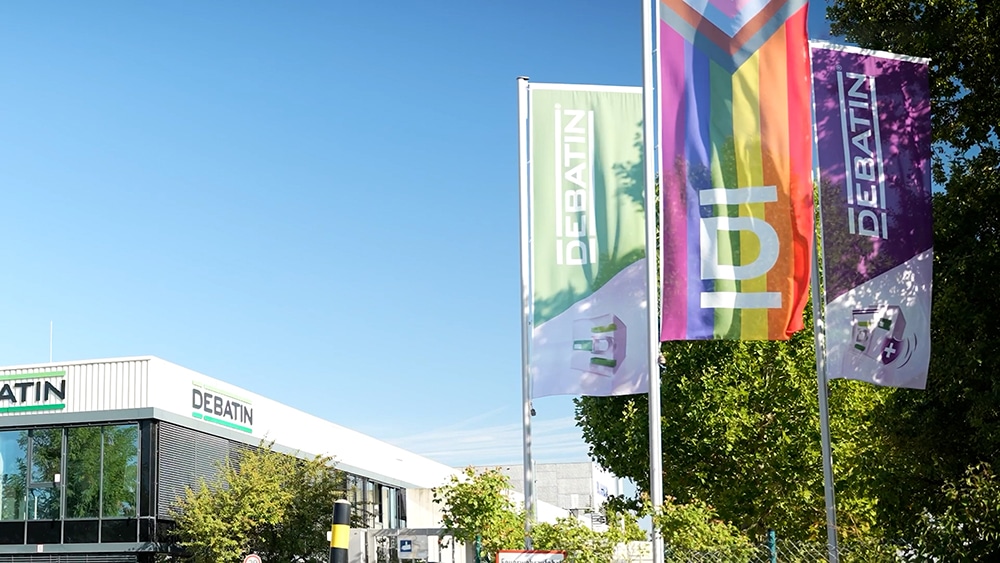 2023 - DEBATIN zeigt Flagge für Diversity