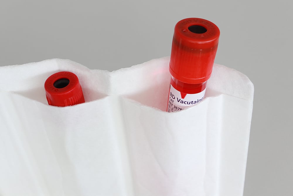 Debasafe_Detail_1 DEBAMED Absorber mit Kammern Absorptionsfähige Proberöhrchenhalter für den Transport von Proben aus biologischen Stoffen