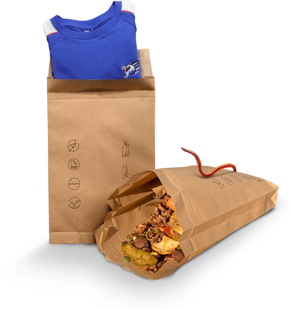 DEBAPOST Paper Second Life Adler Mannheim stehend mit Trikot und Wurm Das Bild zeigt zwei braune Papiertüten mit dem Namen DEBAPOST® Paper Second life. Eine Tüte enthält ein blaues Shirt der Adler Mannheim. Eine zweite Tüte liegt und wurde nach dem Versand für Bioabfälle genutzt. Auf der Tüte sitzt ein glücklicher Regenwurm. Seine Sprechblase zeigt: „Der Recyclinganteil ist das Beste daran!“ Auf den Tüten sind Symbole für Nachhaltigkeit und Recycling zu sehen.